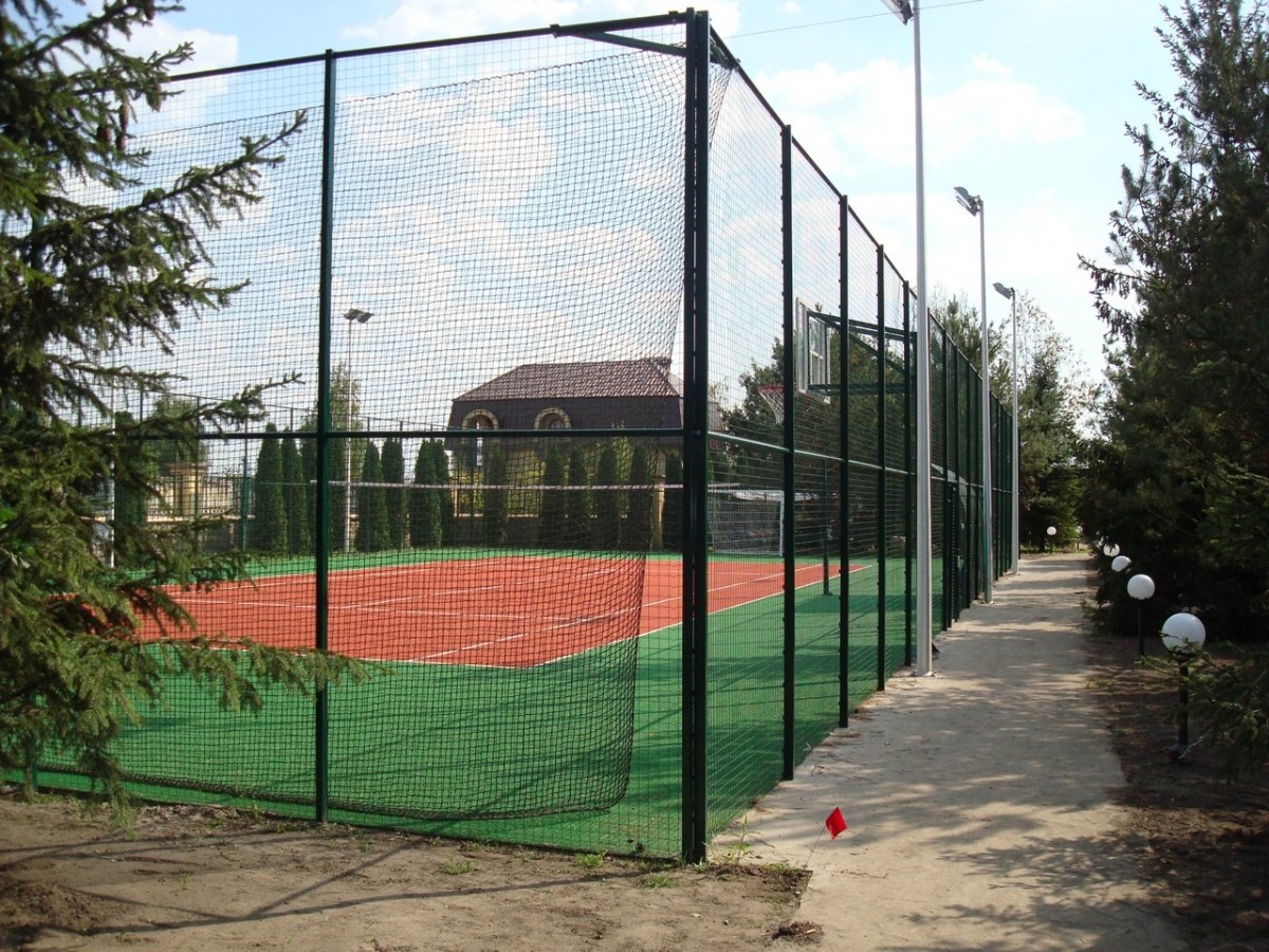 Забор для спортплощадки