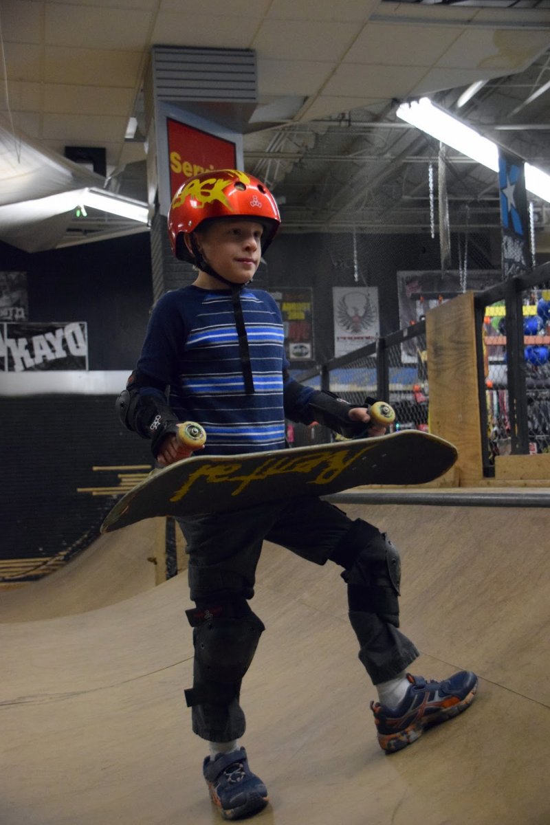 Скейтборд Black hole Gangster