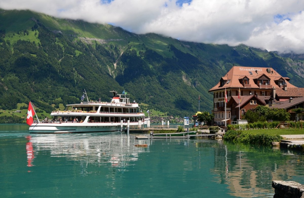 Чистое озеро в Швейцарии