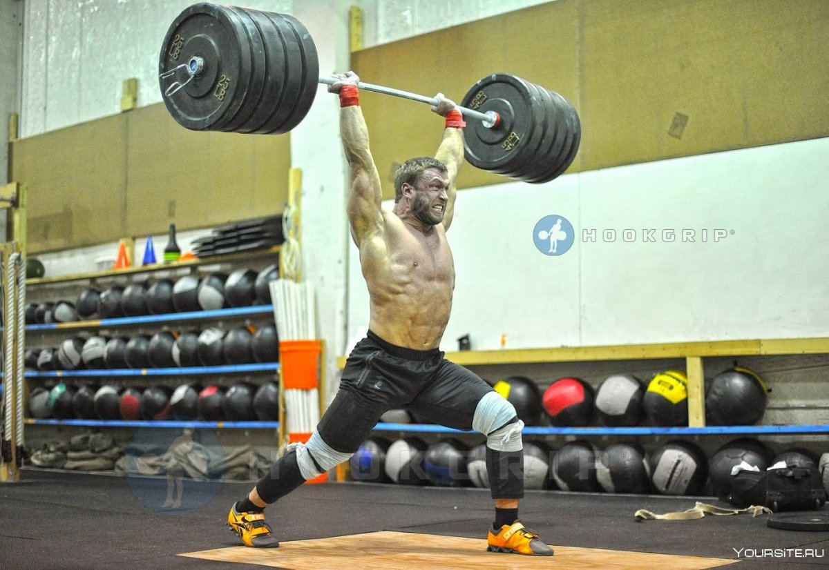 Становые упражнения в спортзале