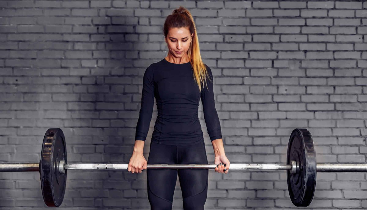 Румынская становая тяга с гантелями для девушек