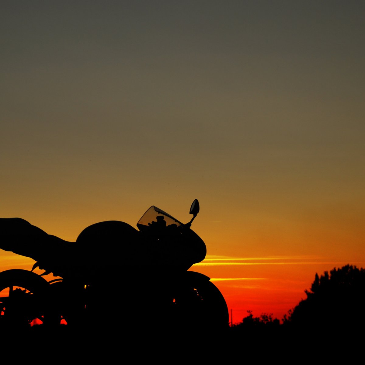 Квадроцикл на фоне заката