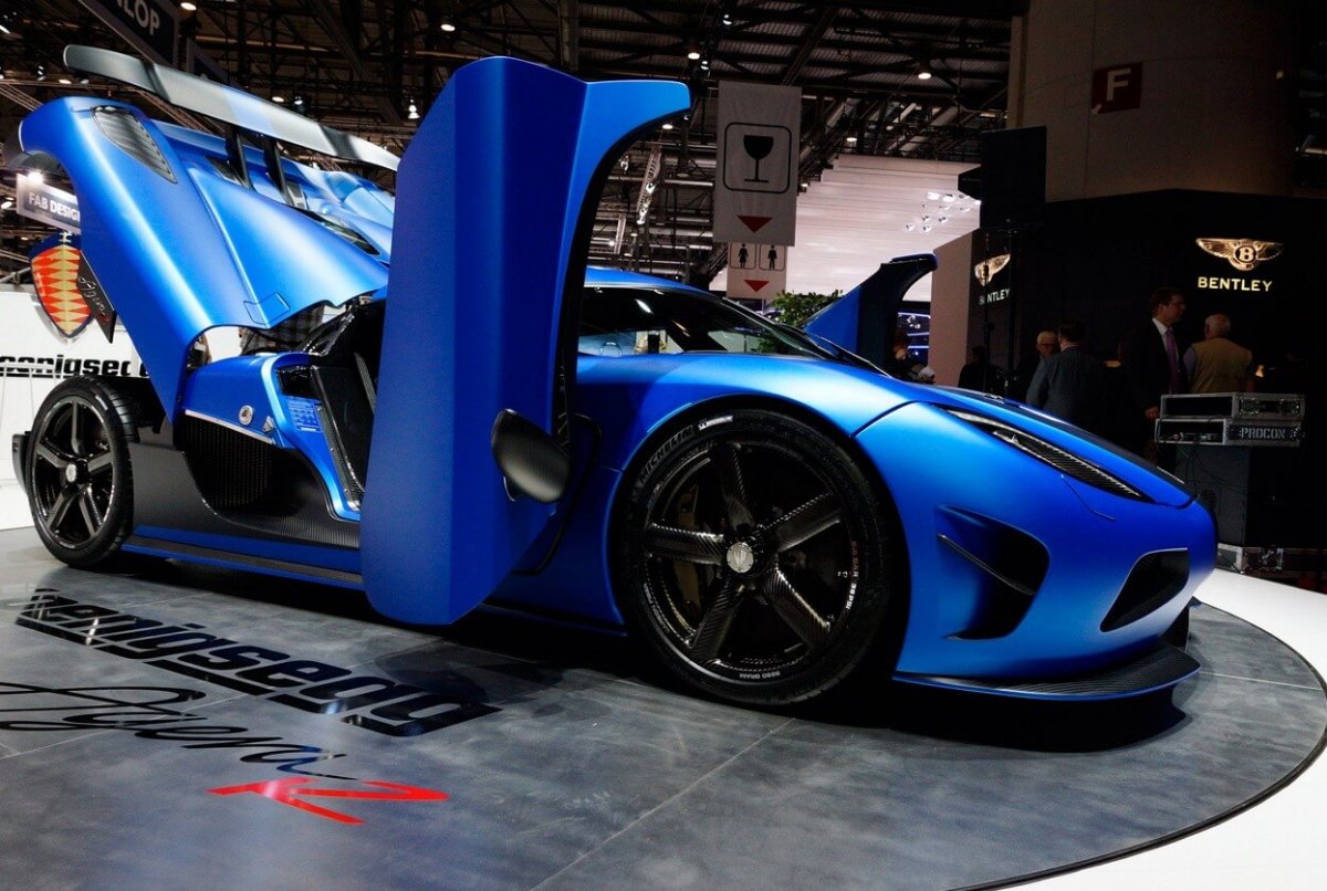 Koenigsegg открытые двери