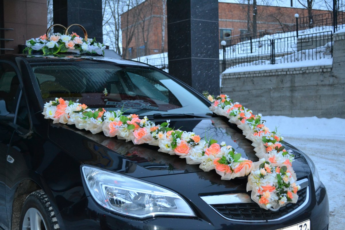 Креативные украшения для авто на свадьбу