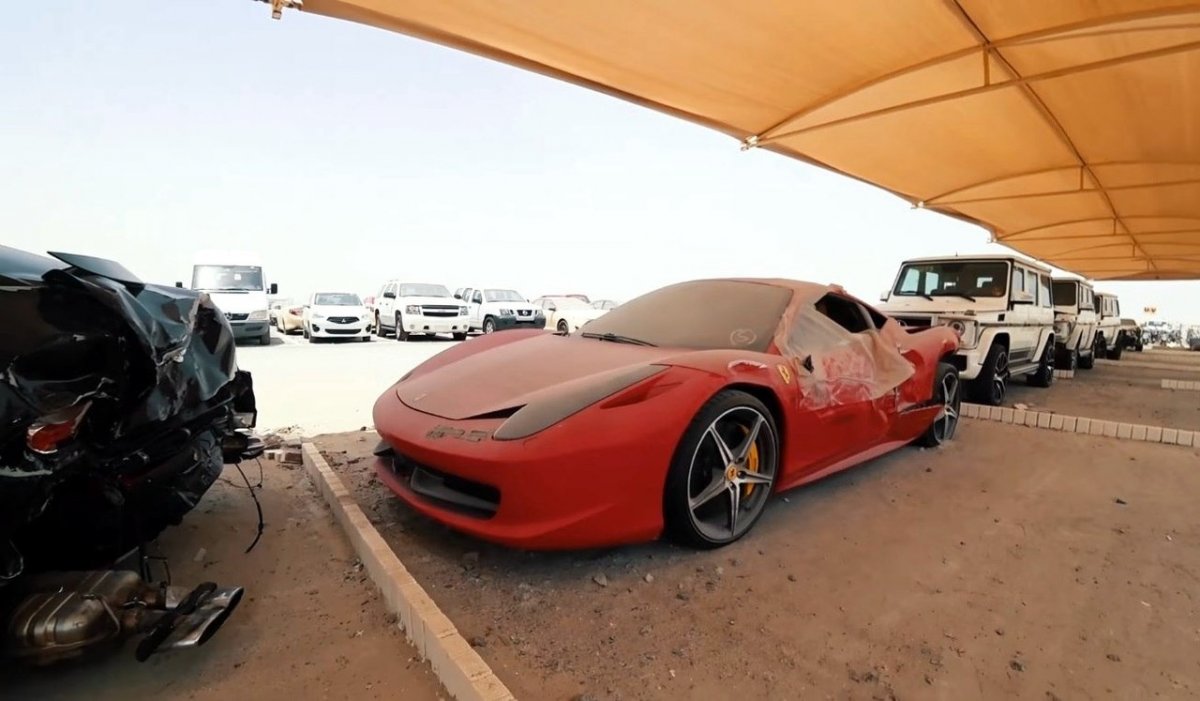 Заброшенная свалка машин в Дубаи