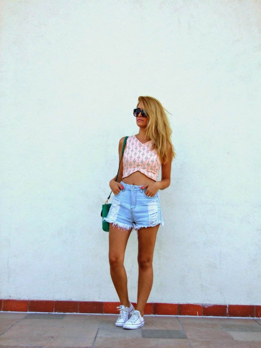 Шорты и кроссовки