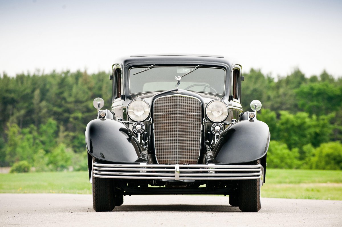 Cadillac v16 Fleetwood Landaulette (1933)