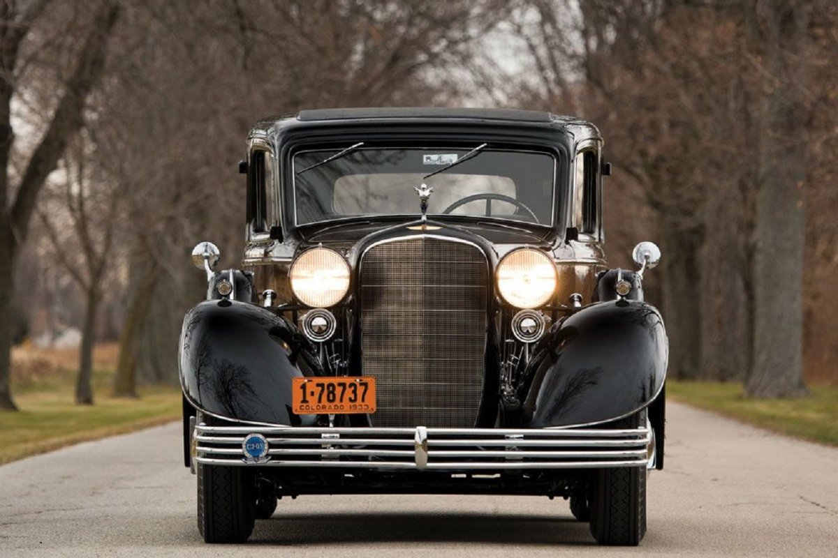 Cadillac 1933 v16 452-c перед