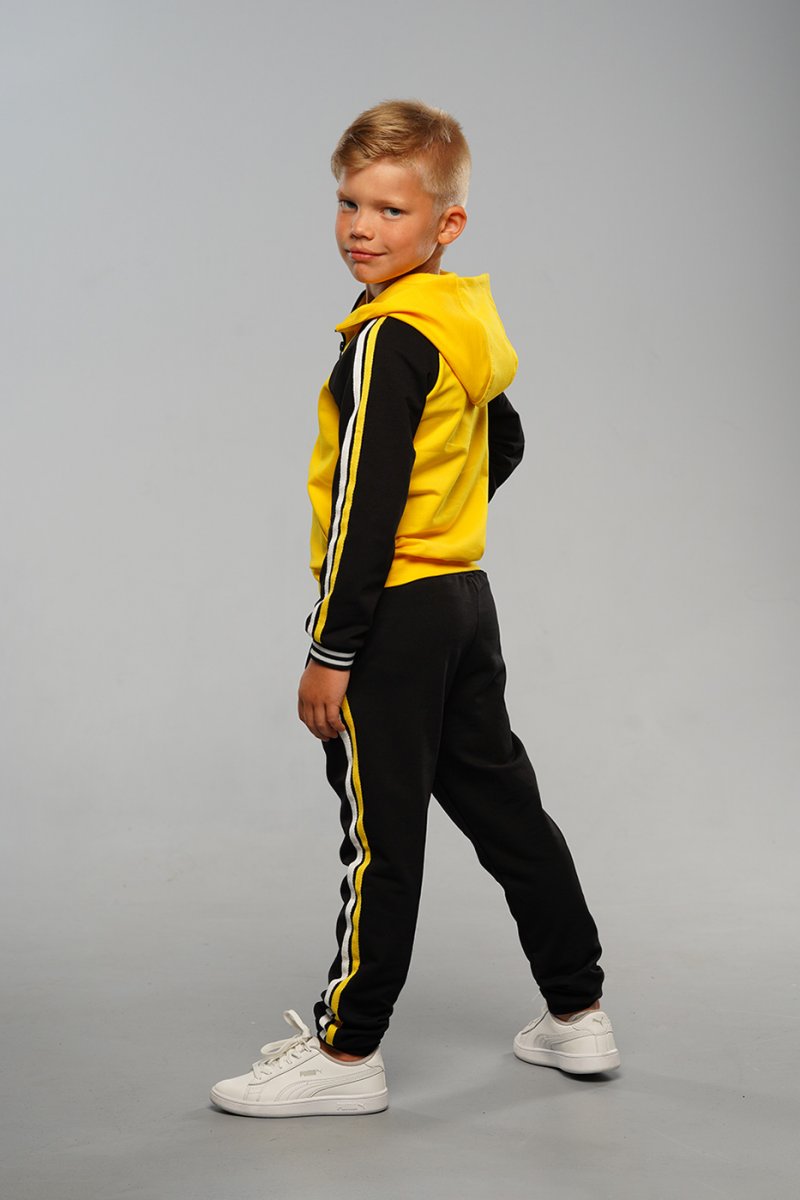 Желтый спортивный костюм для мальчика
