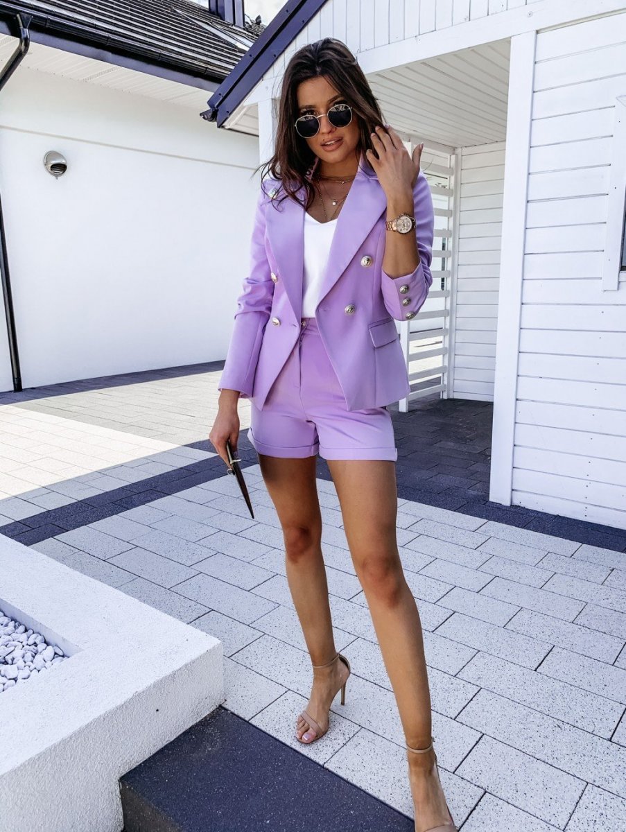 Фиолетовый костюм с шортами