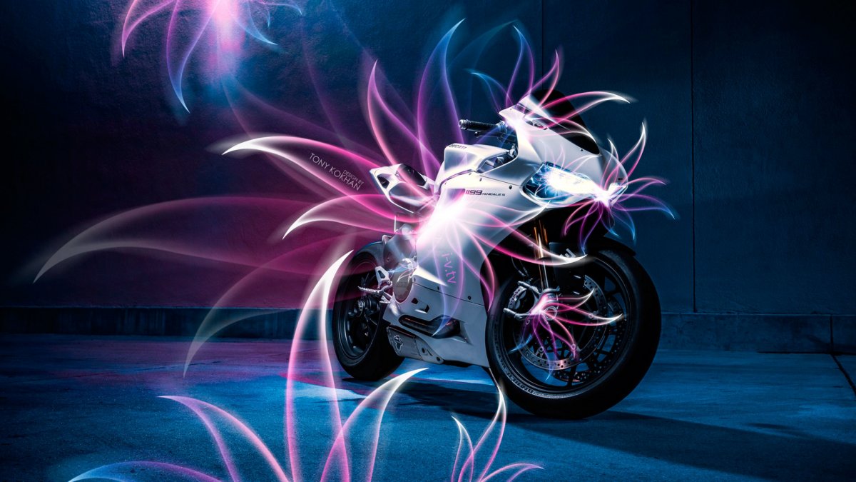 Мотоцикл на фиолетовом фоне