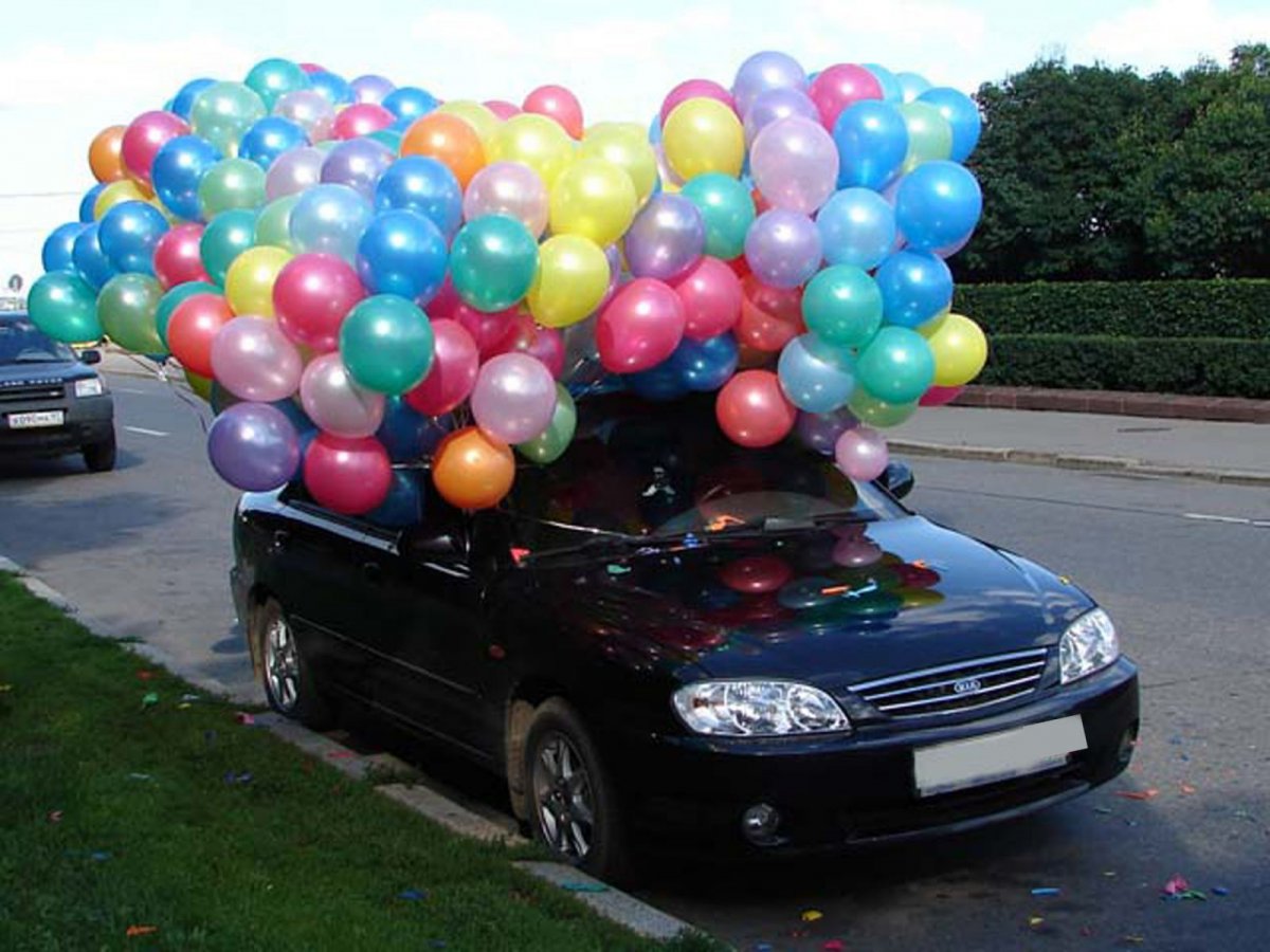 Машина с воздушными шарами