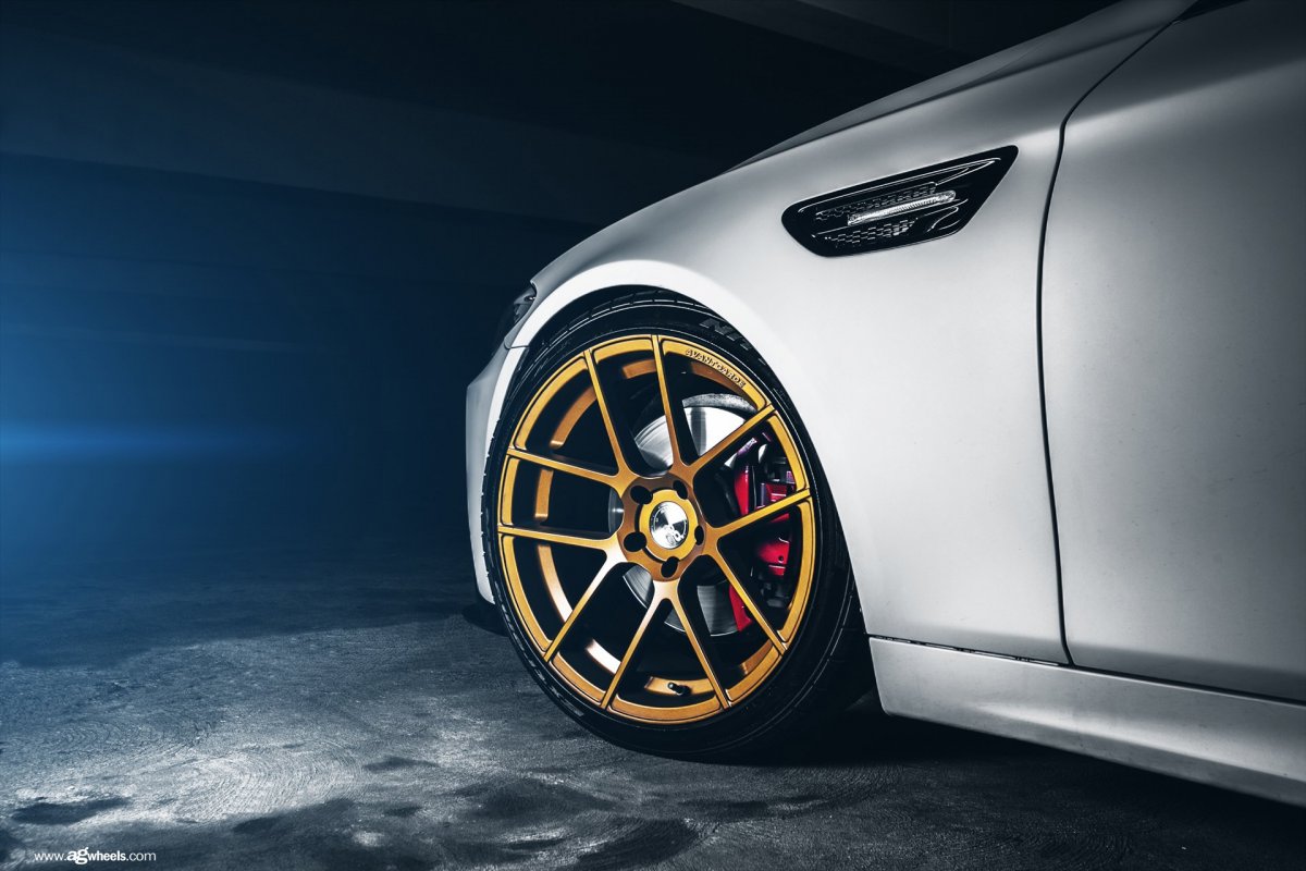 Ламборгини lp670-4 SV золотой