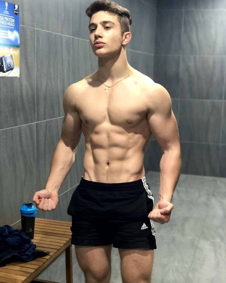 Спортивный мальчик