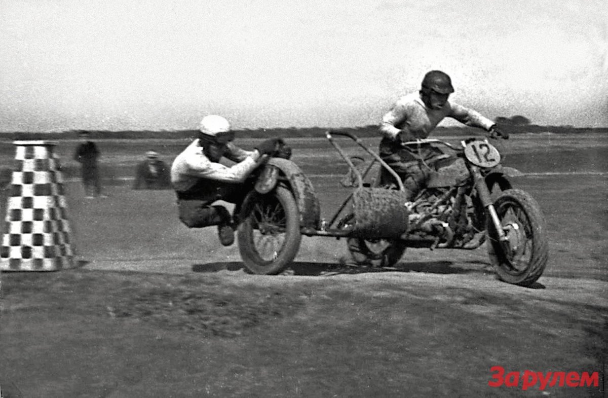 Советский гоночный мотоцикл с коляской