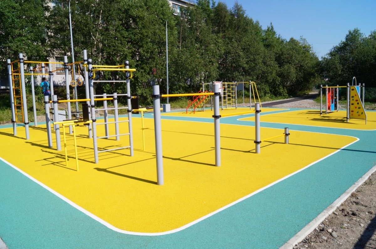 Уличная баскетбольная площадка