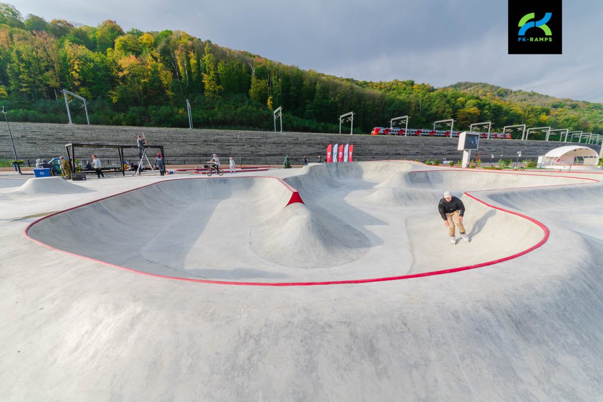 Бетонный скейт парк в красной Поляне