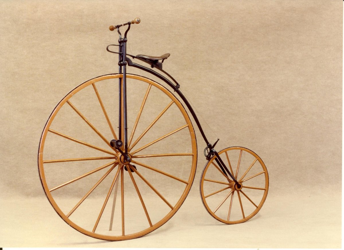 Велосипед с большим передним колесом фото