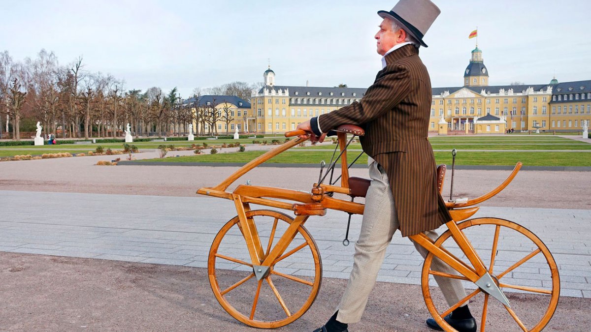 Кто изобрел велосипед с квадратными колесами