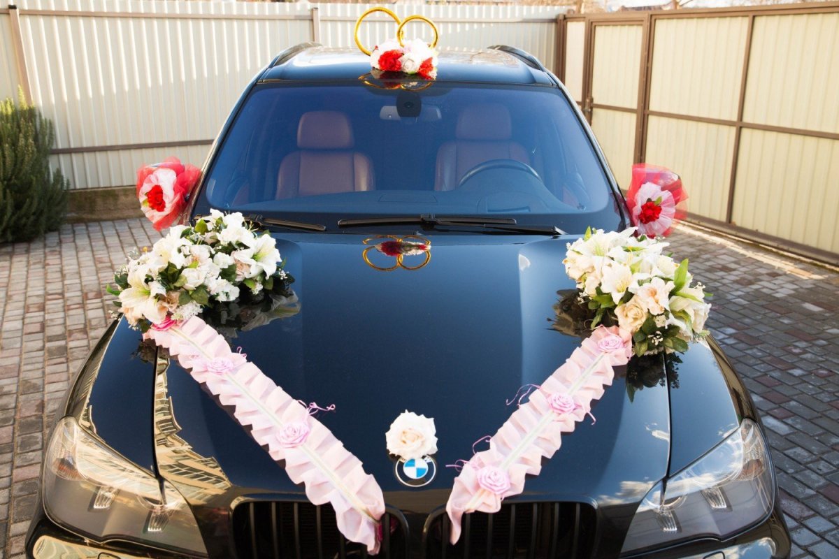 Необычный автомобиль на свадьбу