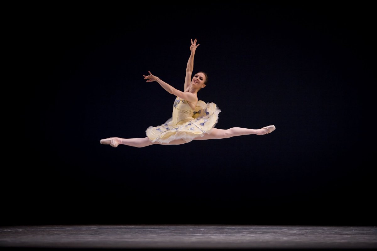 Балерина Гран жете