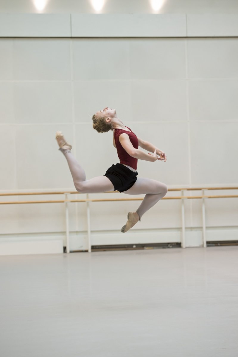 Перекидной прыжок в балете