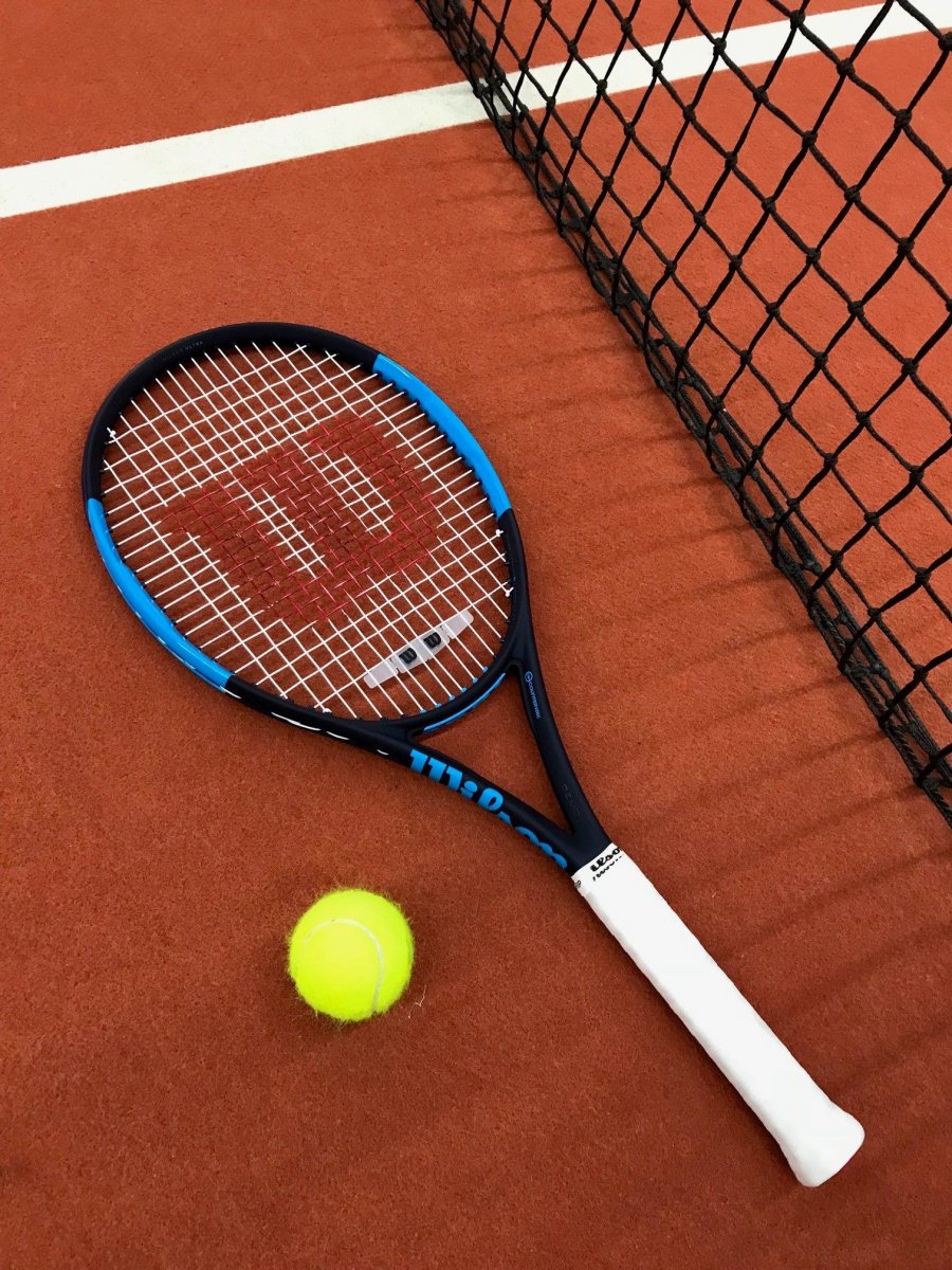 Теннис корт ракетка