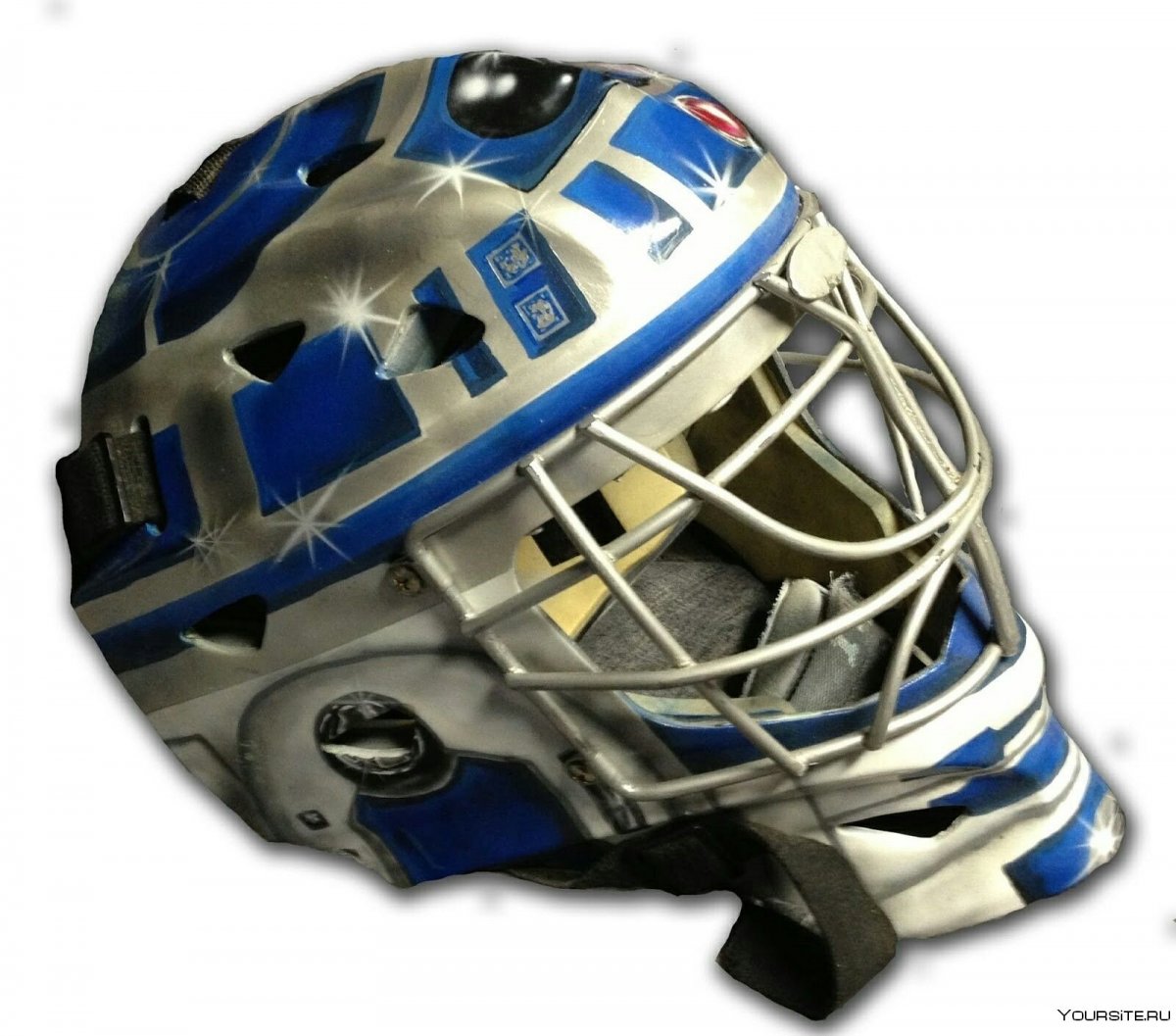 Хоккейный шлем на голове