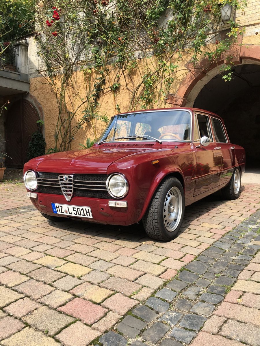 Alfa Romeo Giulia ретро