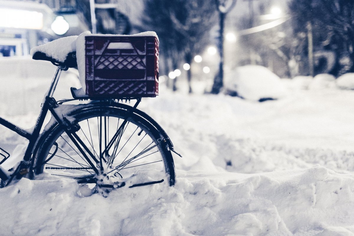 Велосипед под снегом