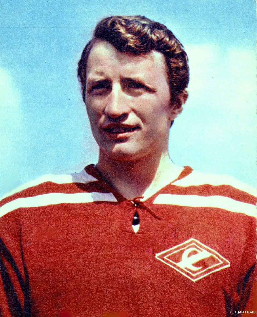 Александр Якушев хоккеист