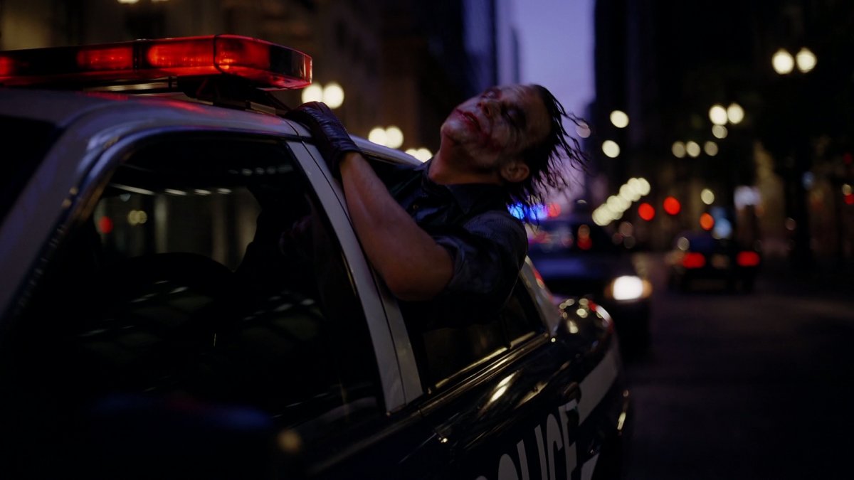 Джокер хит Леджер в полицейской машине