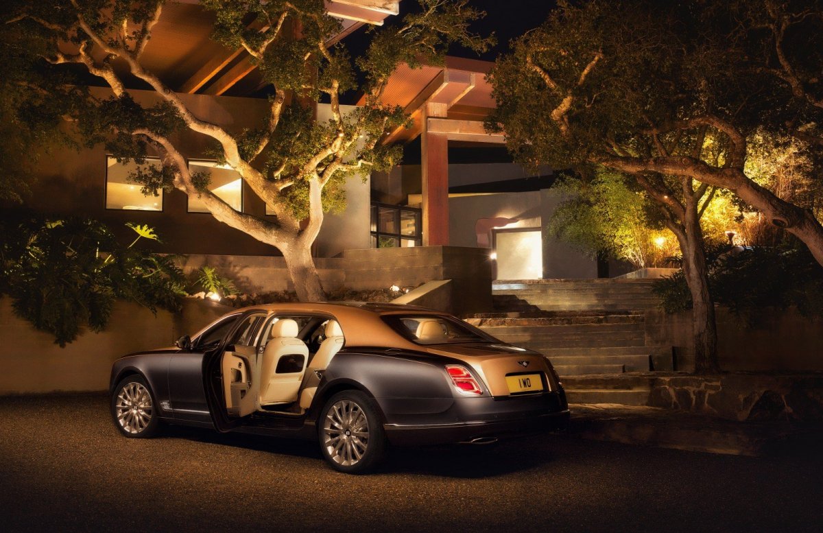 Bentley Mulsanne Night