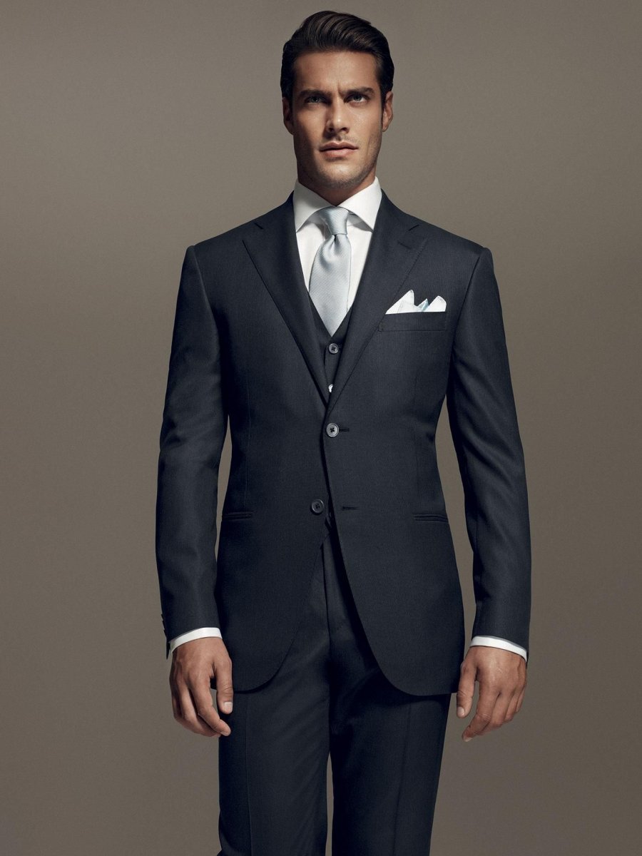 Серый костюм с жилеткой мужской