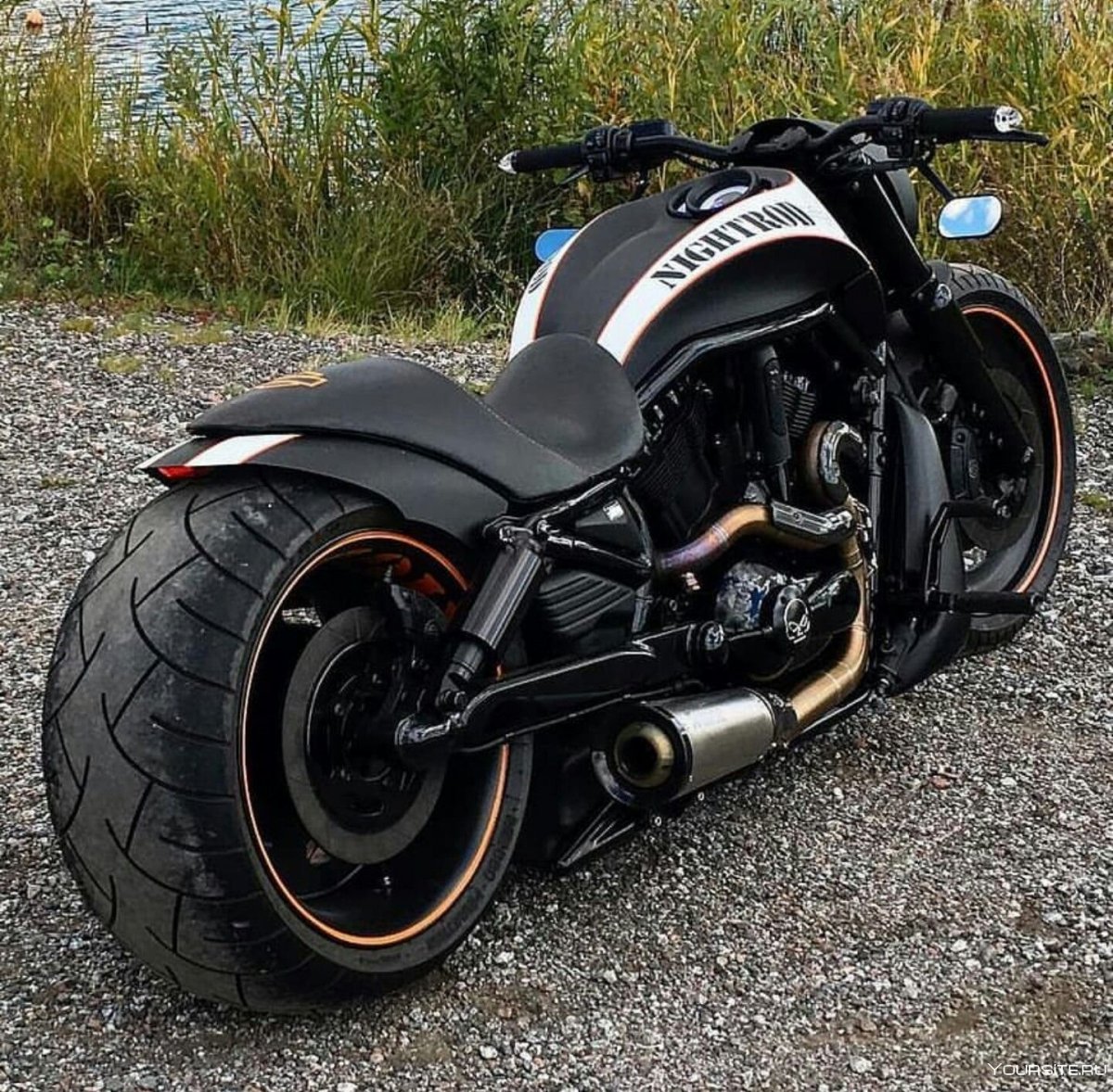 Yamaha m109r