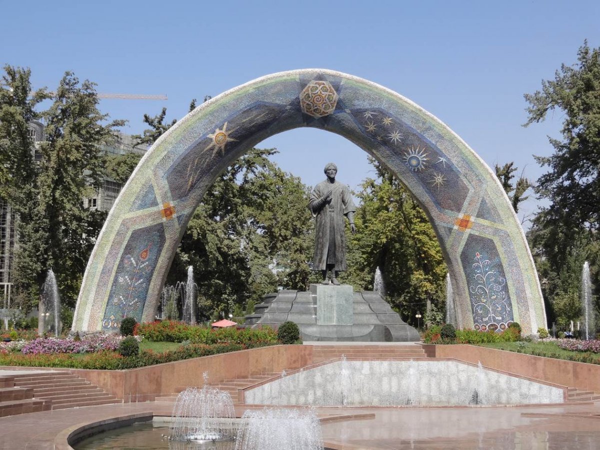 Памятник Исмаилу Самани в Душанбе