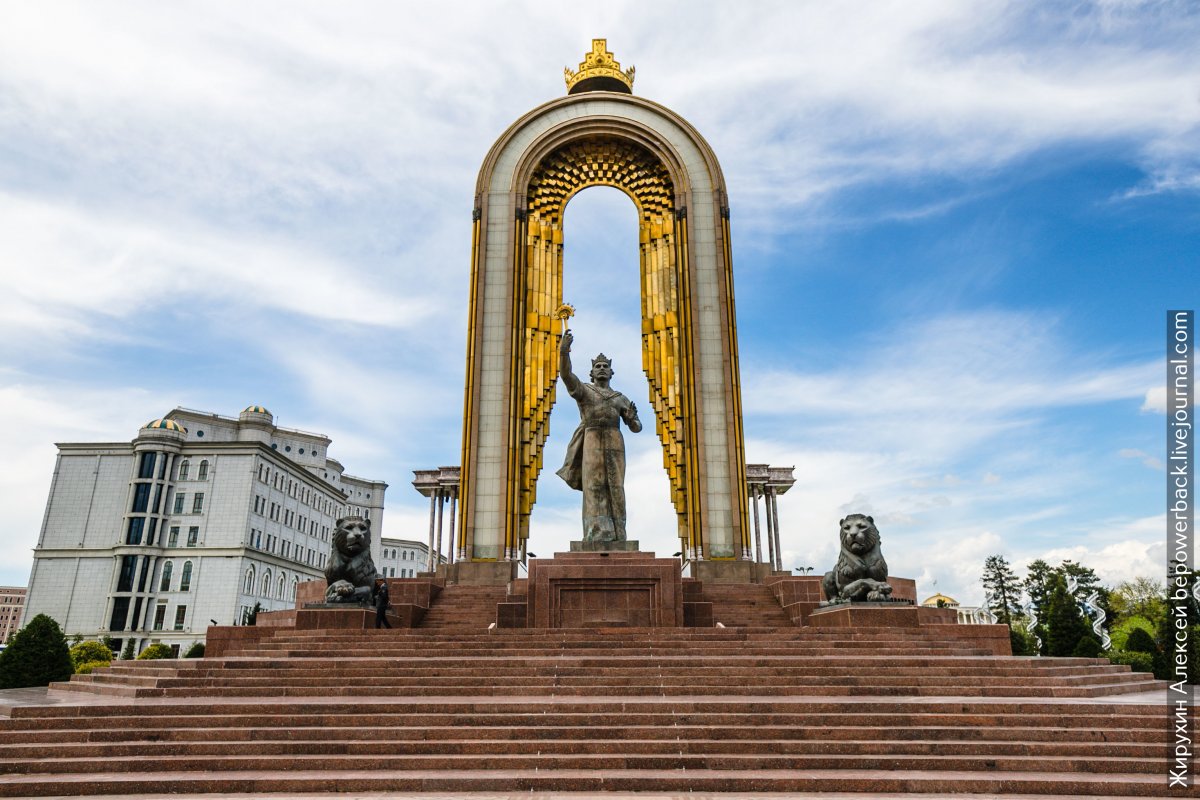 Душанбе столица памятник Самани