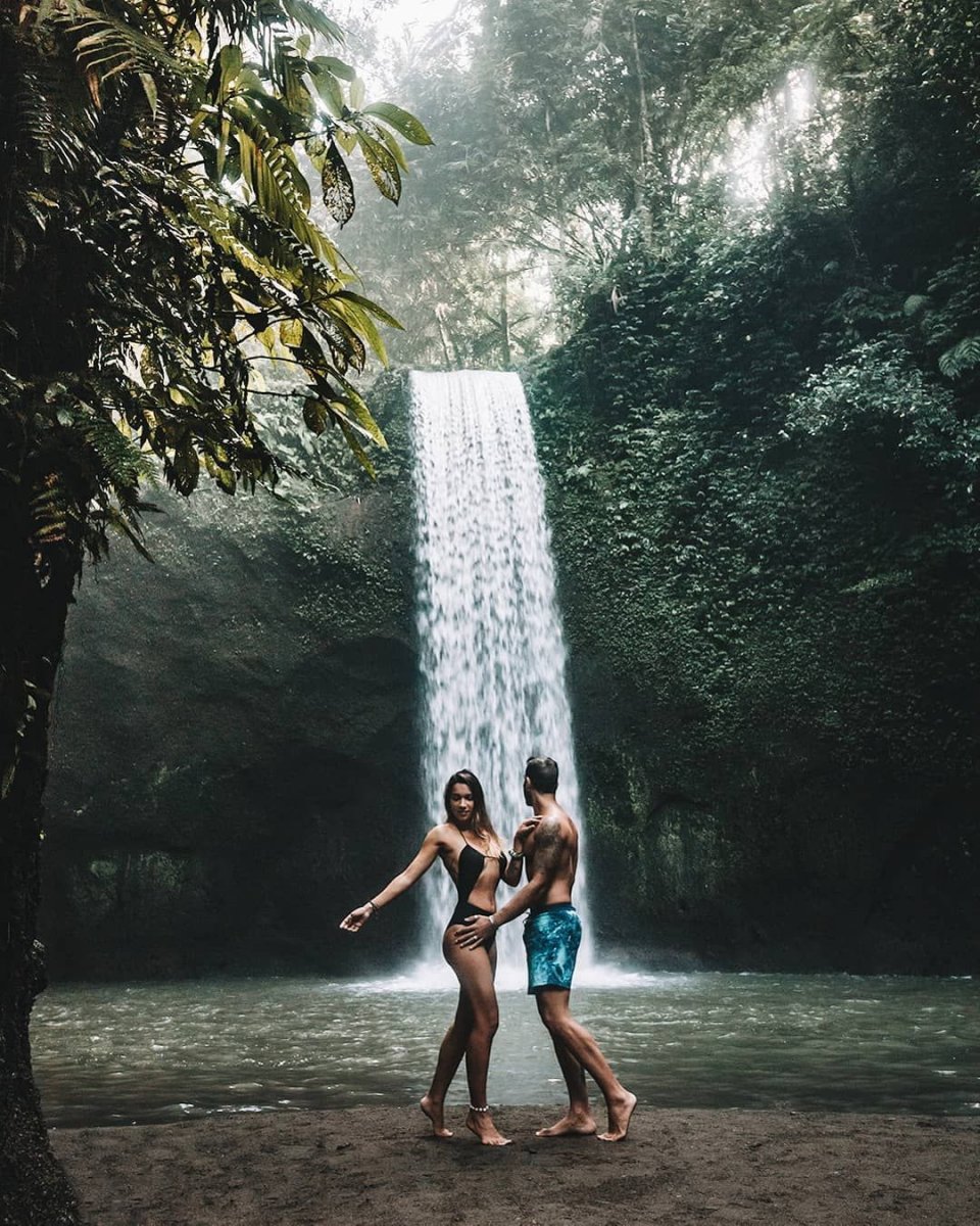 Прыгнуть с водопада