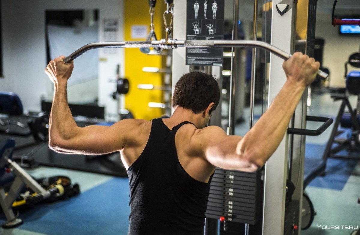 Тяга горизонтального блока обратным хватом