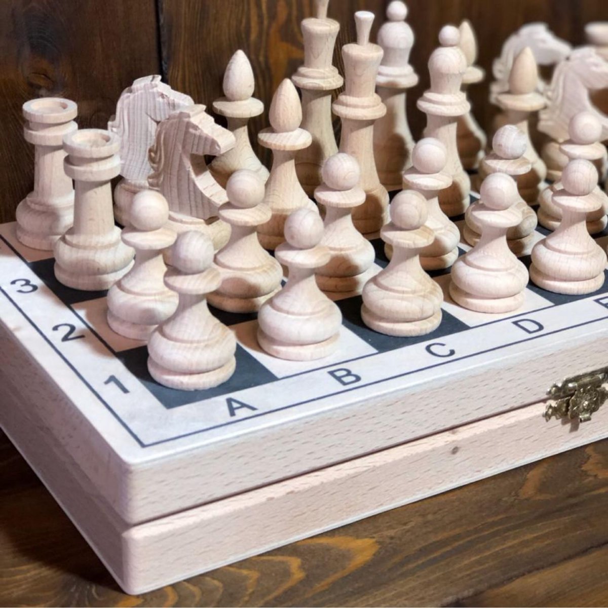 Шахматные фигуры из слоновой кости