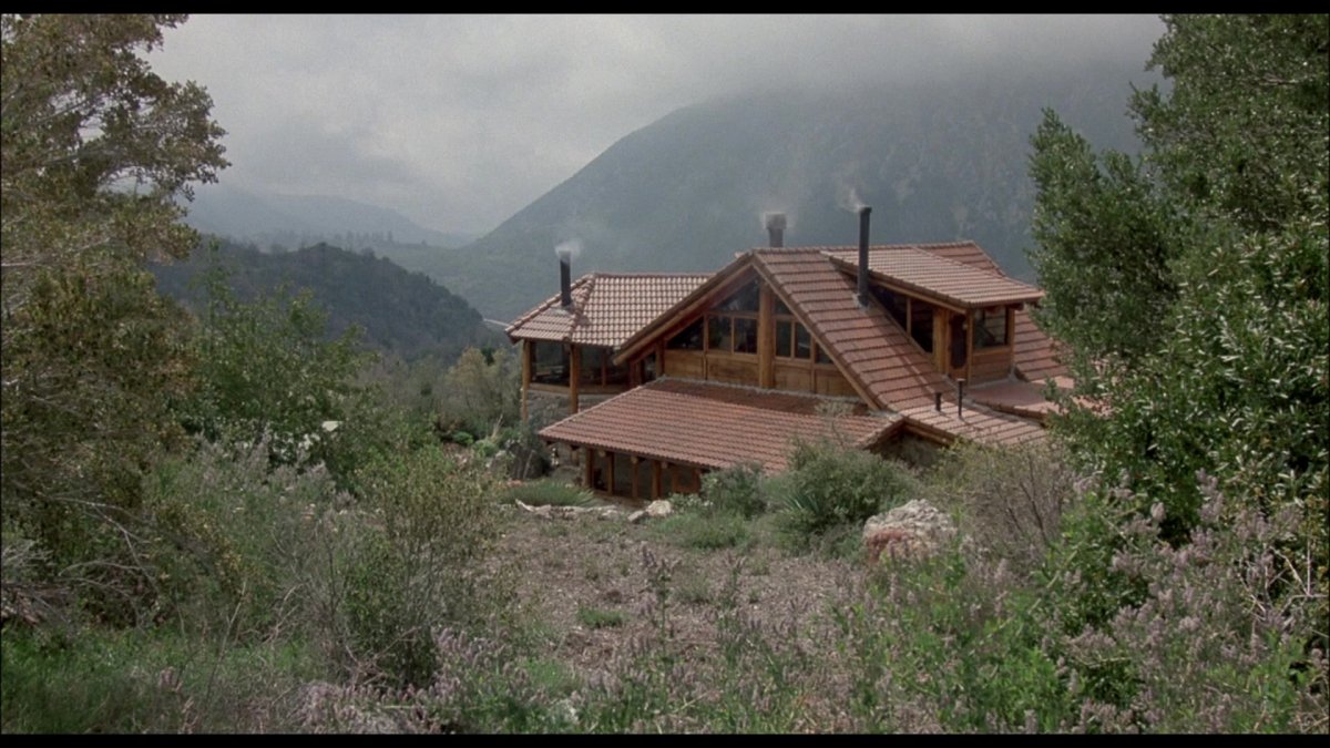Дом из фильма командо 1985г
