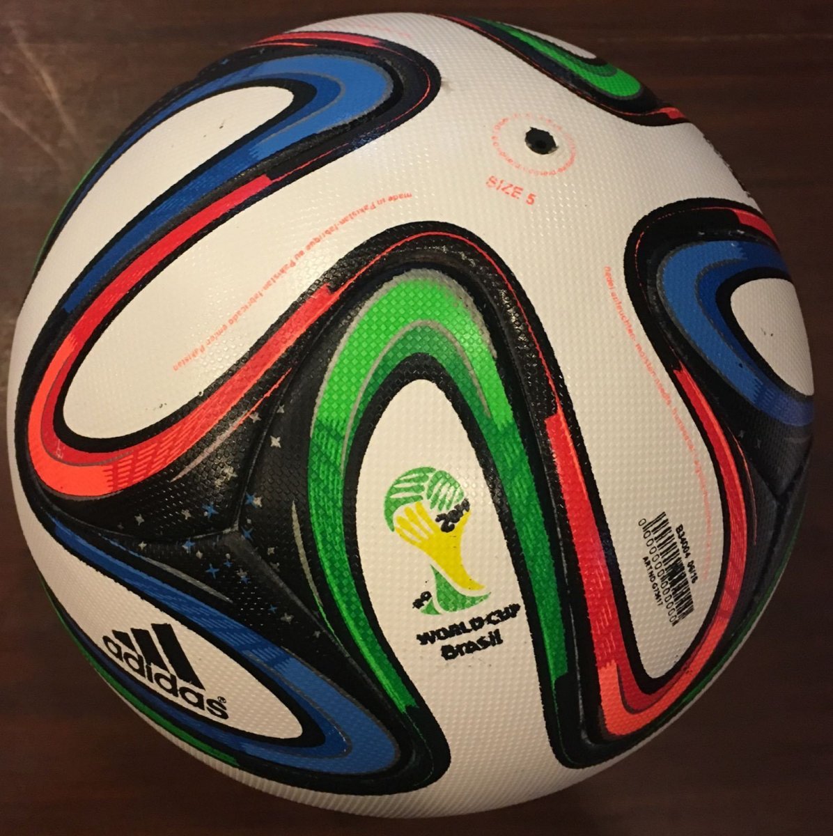 Мяч adidas Brazuca 2014