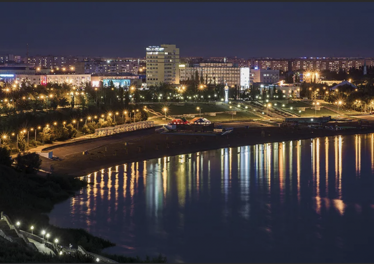 Казахстан Атырау ночь город