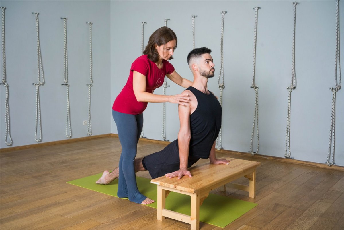 Оксана Ананьева йога Айенгара