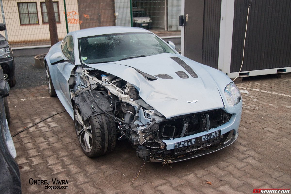 Рено Логан 2010 битая