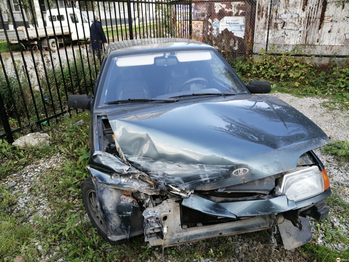 Битый УАЗ Патриот аварийный