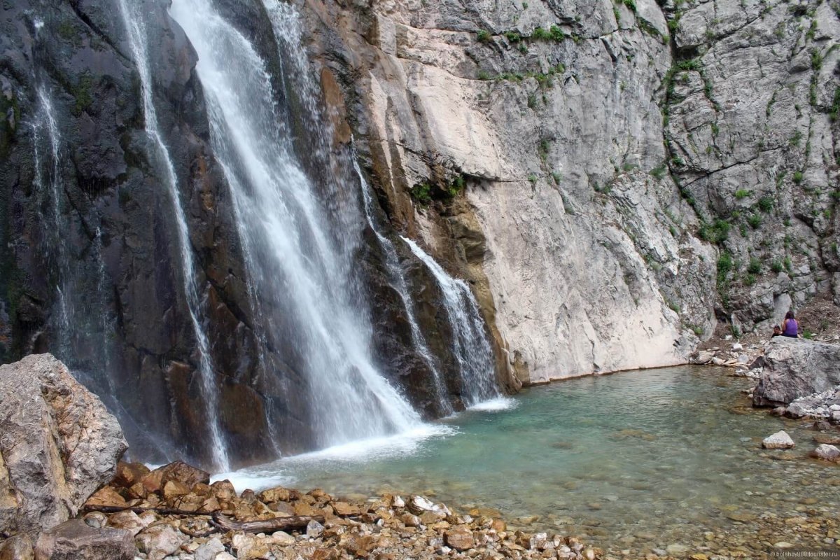 Черкесский водопад в Абхазии