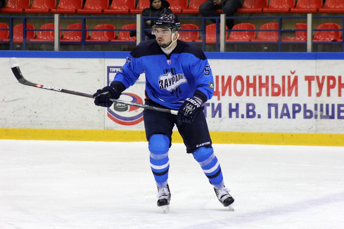 Матвей Петров хоккей