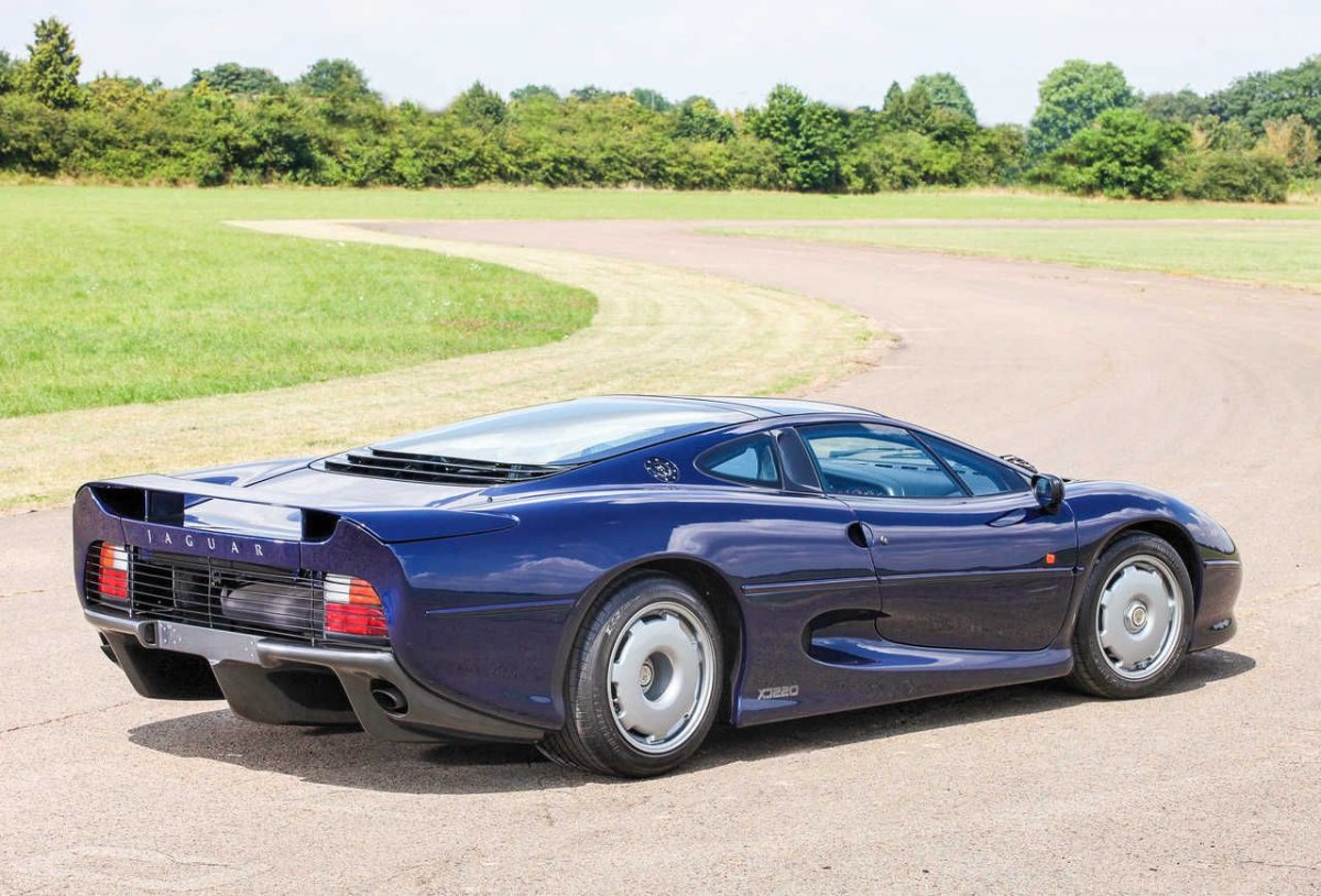 Jaguar XJ 220