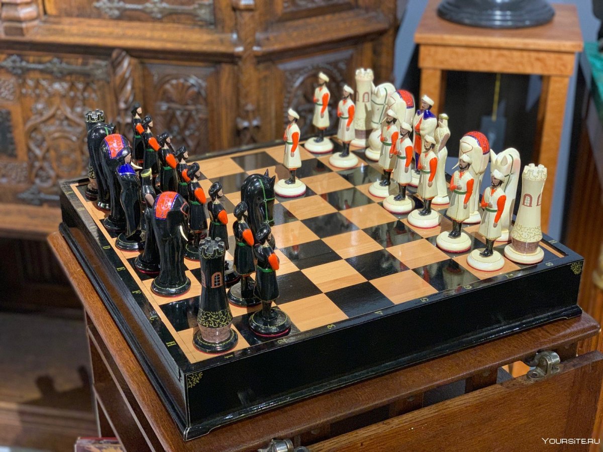 Столы шахматные антик